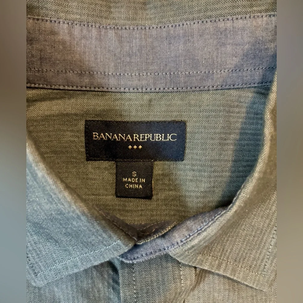 Banana Republic Men’s Size Small Grey Button‎ Down Shirt